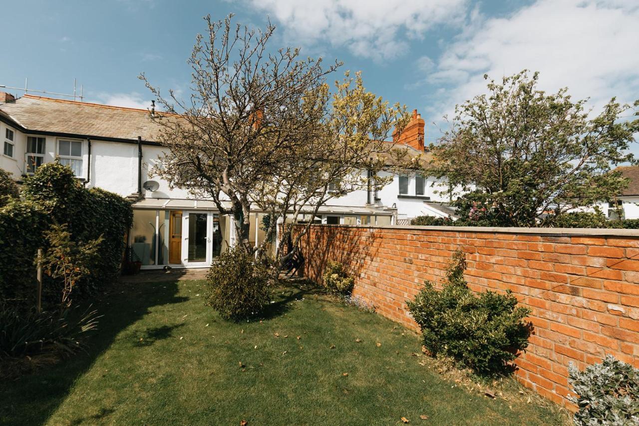 Willow Cottage - Cost 3 Bed Cottage In Penrhyn Bay With Sea Views With Access To Snowdonia Rhôs-on-Sea Exterior foto
