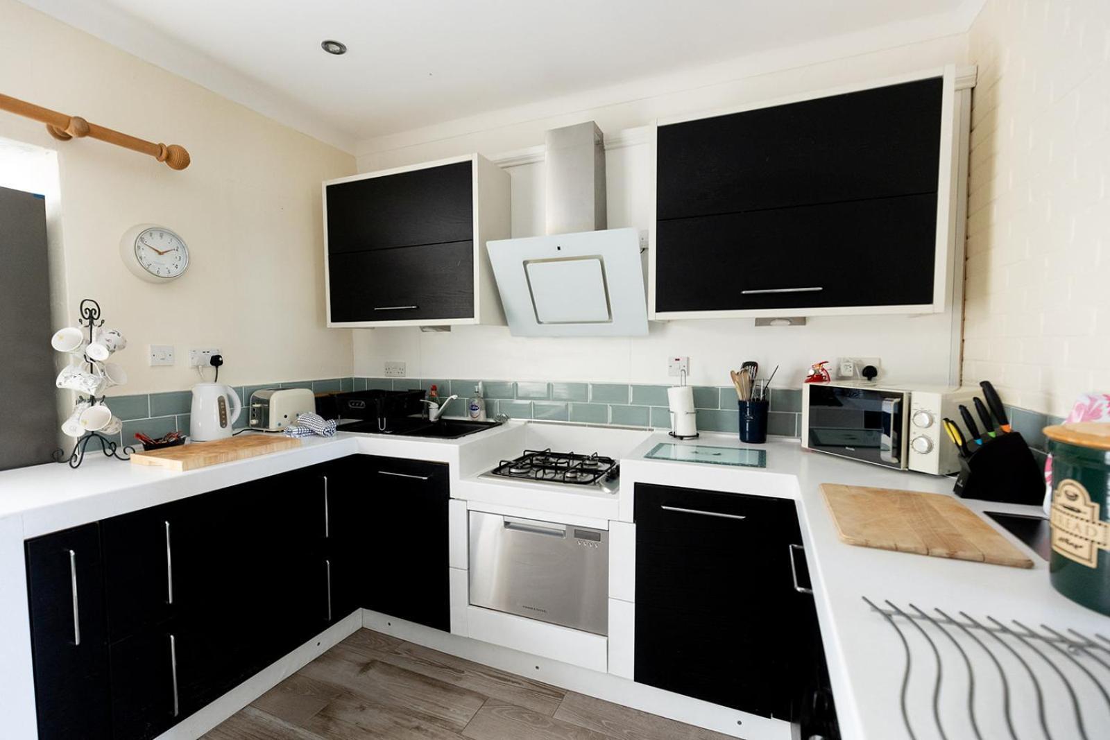 Willow Cottage - Cost 3 Bed Cottage In Penrhyn Bay With Sea Views With Access To Snowdonia Rhôs-on-Sea Exterior foto