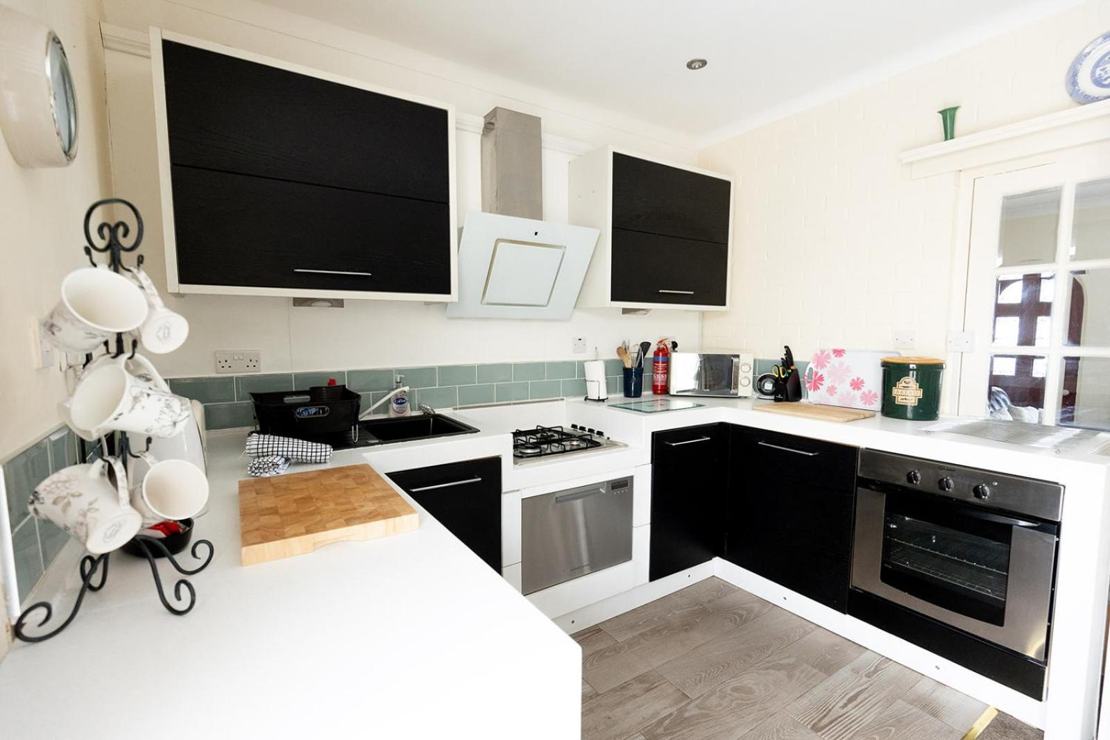 Willow Cottage - Cost 3 Bed Cottage In Penrhyn Bay With Sea Views With Access To Snowdonia Rhôs-on-Sea Exterior foto