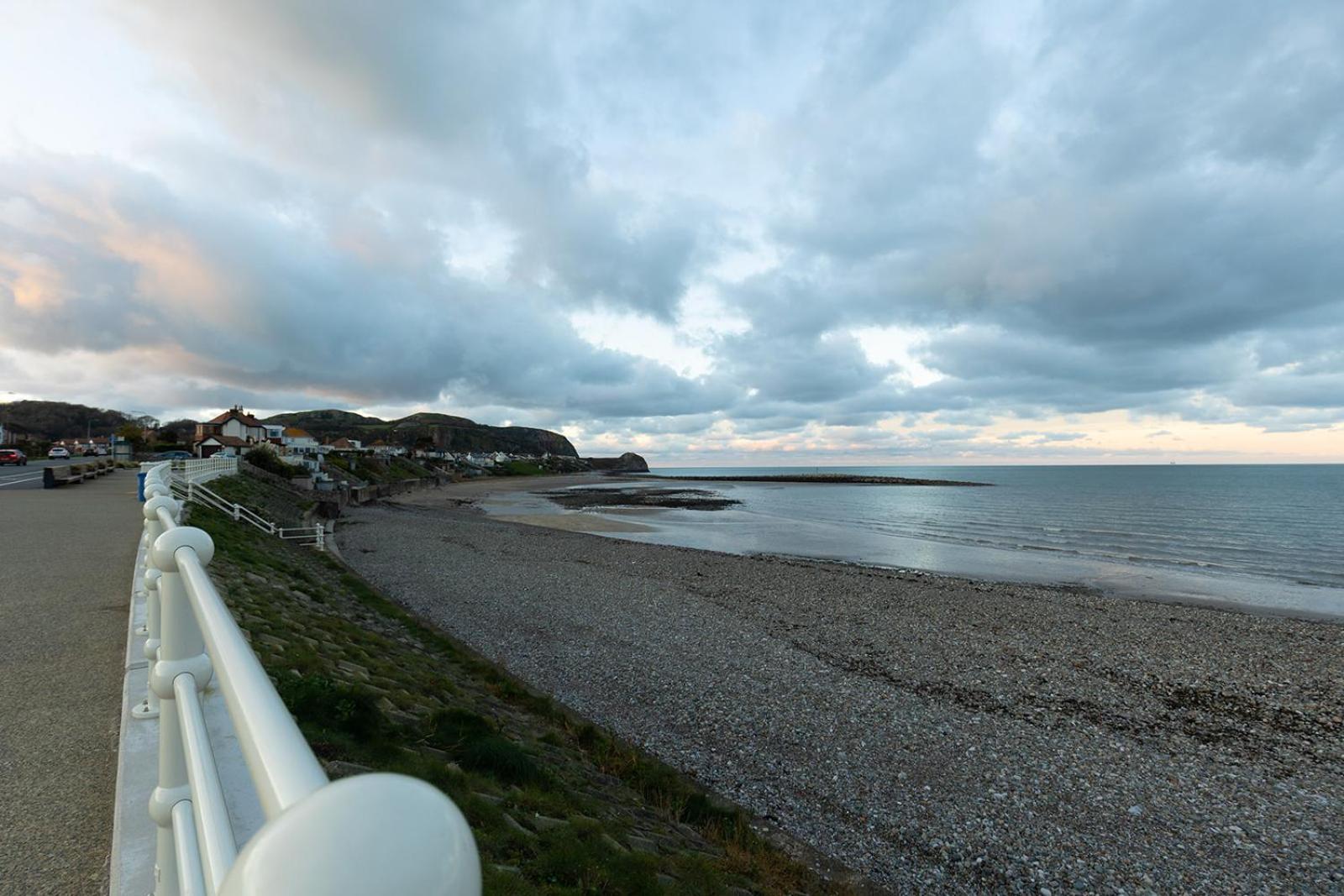 Willow Cottage - Cost 3 Bed Cottage In Penrhyn Bay With Sea Views With Access To Snowdonia Rhôs-on-Sea Exterior foto